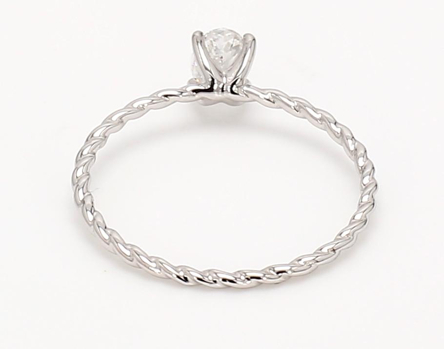 14K白金橢圓形鑽石戒指