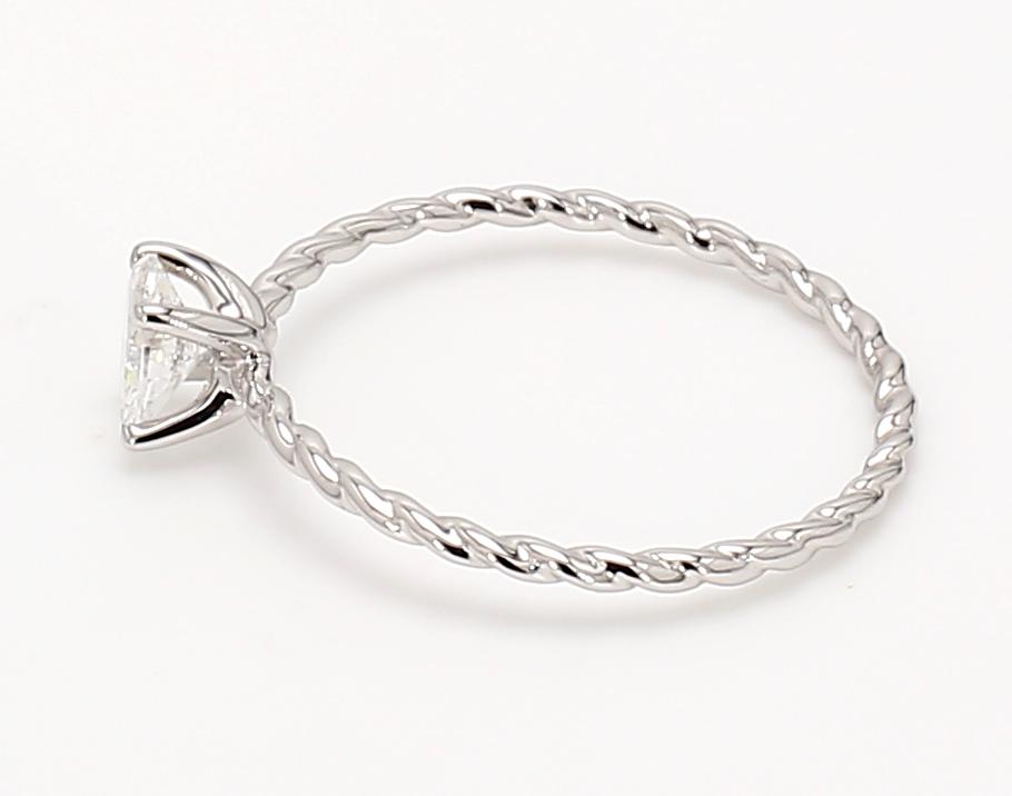 14K白金橢圓形鑽石戒指