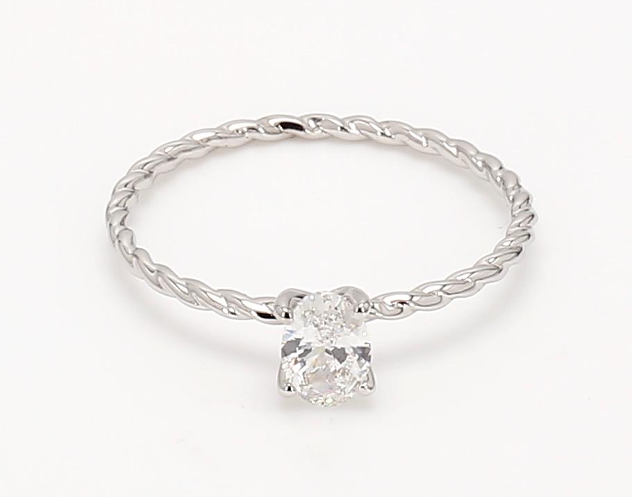 14K白金橢圓形鑽石戒指