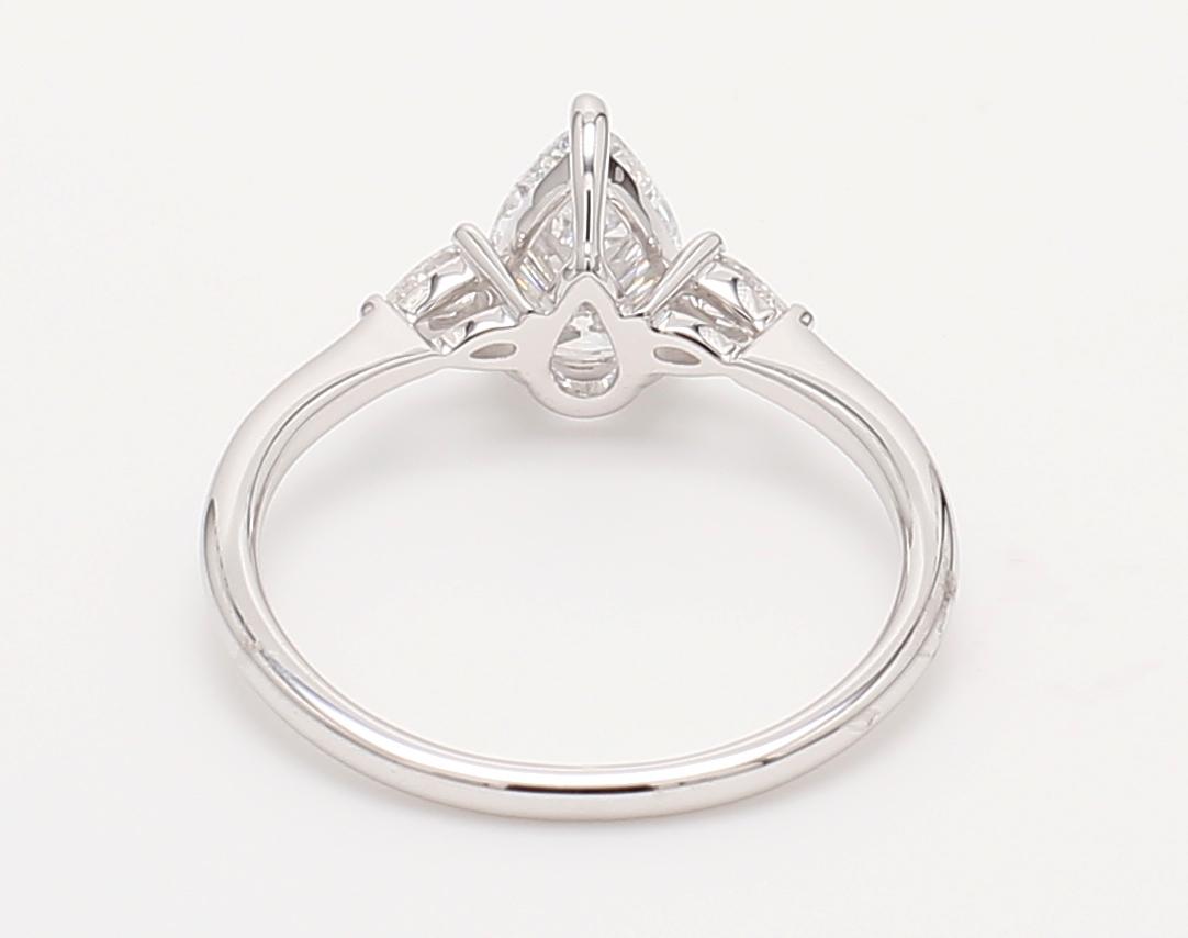 14K白金梨形鑽石戒指