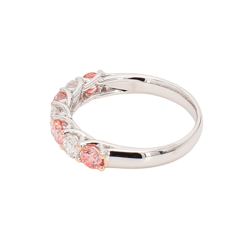 1.08卡半圈透光設計粉鑽排戒（86640）