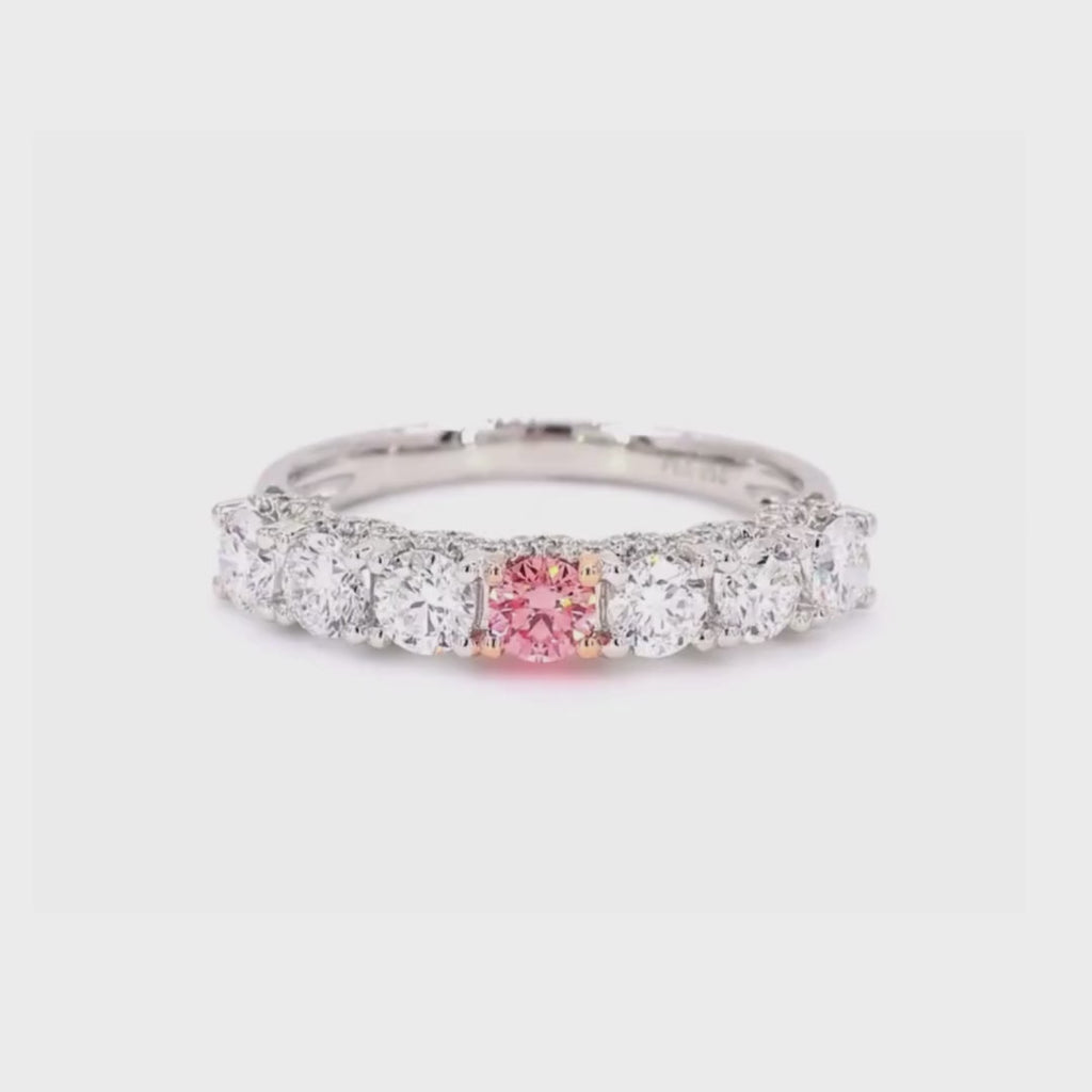 1.69卡半圈透光設計粉鑽排戒（86641）