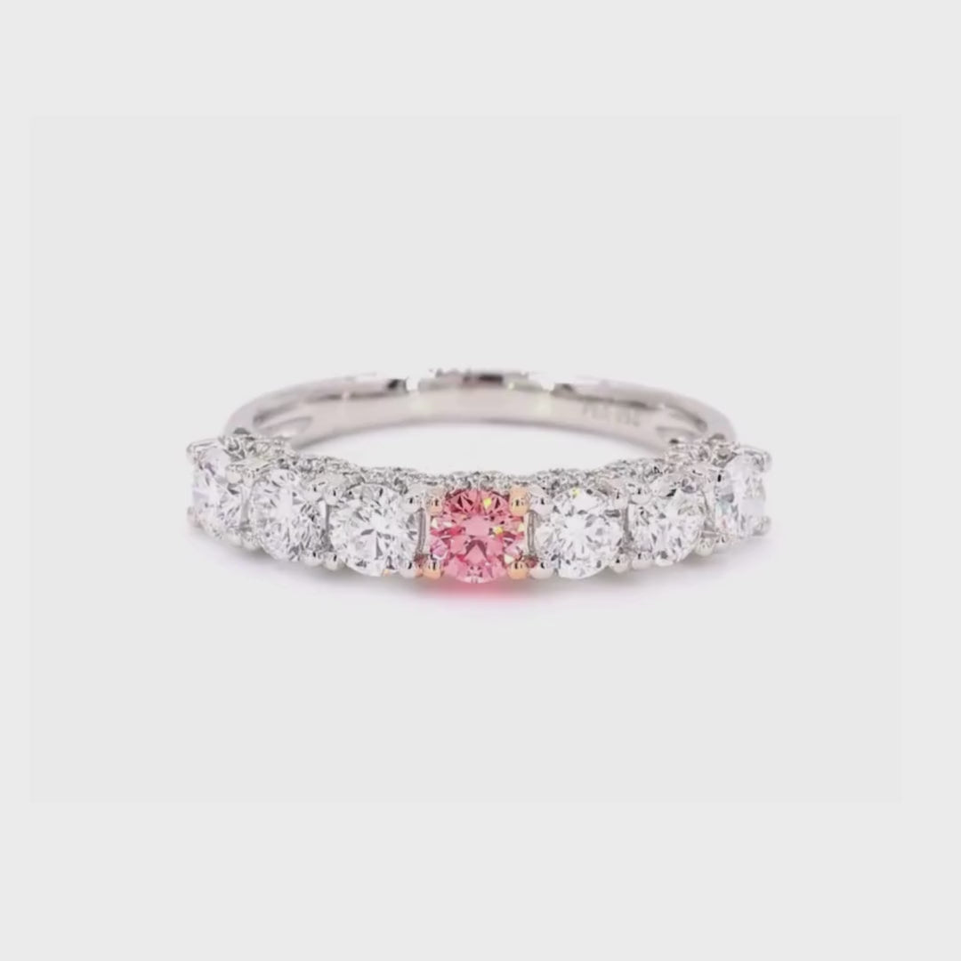 1.69卡半圈透光設計粉鑽排戒（86641）